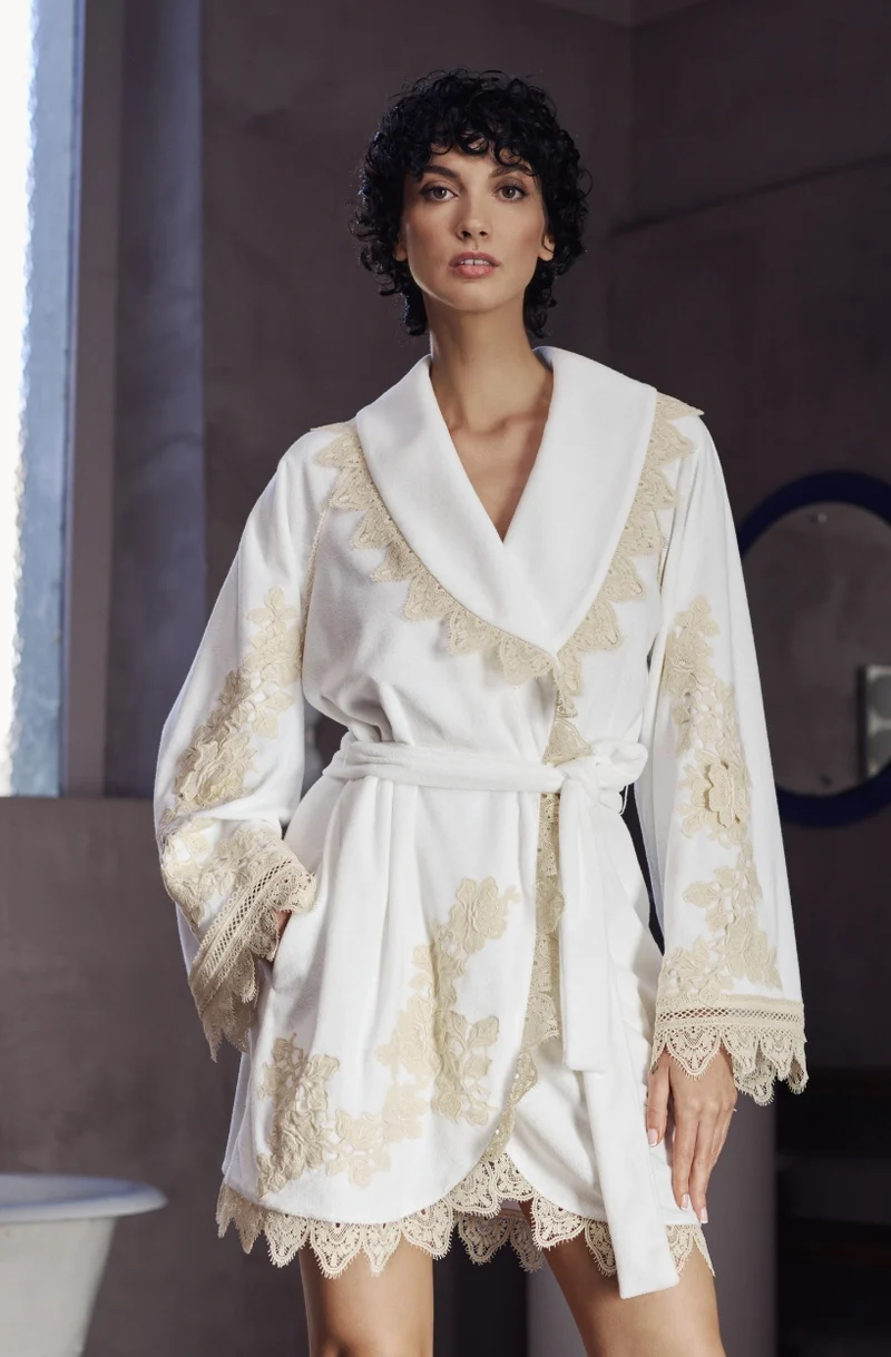 Peignoir court Bianca en molleton de coton blanc et guipure