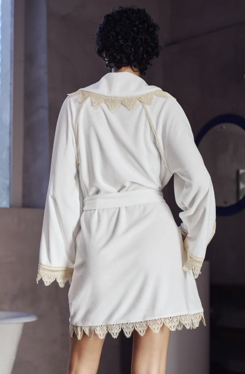 Peignoir court Bianca en molleton de coton blanc et guipure