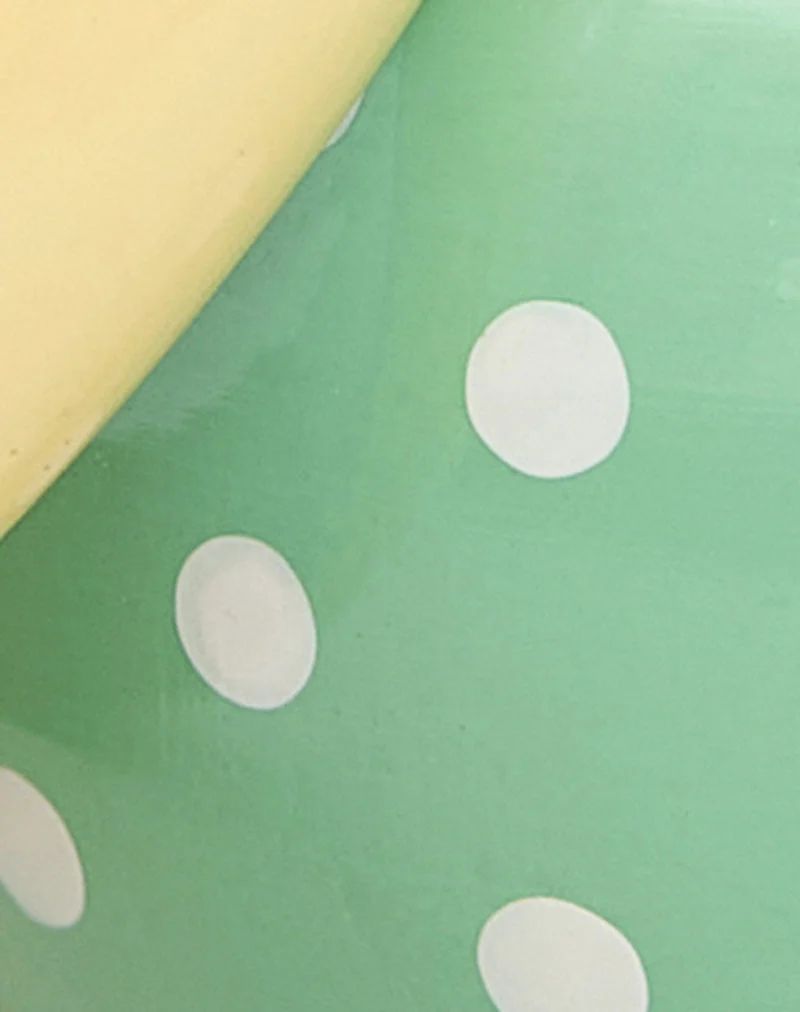 Ensemble composé d'un bracelet à pois verts et d'un bracelet jaune
