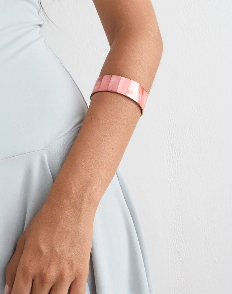 Bracelet en résine rose et laiton