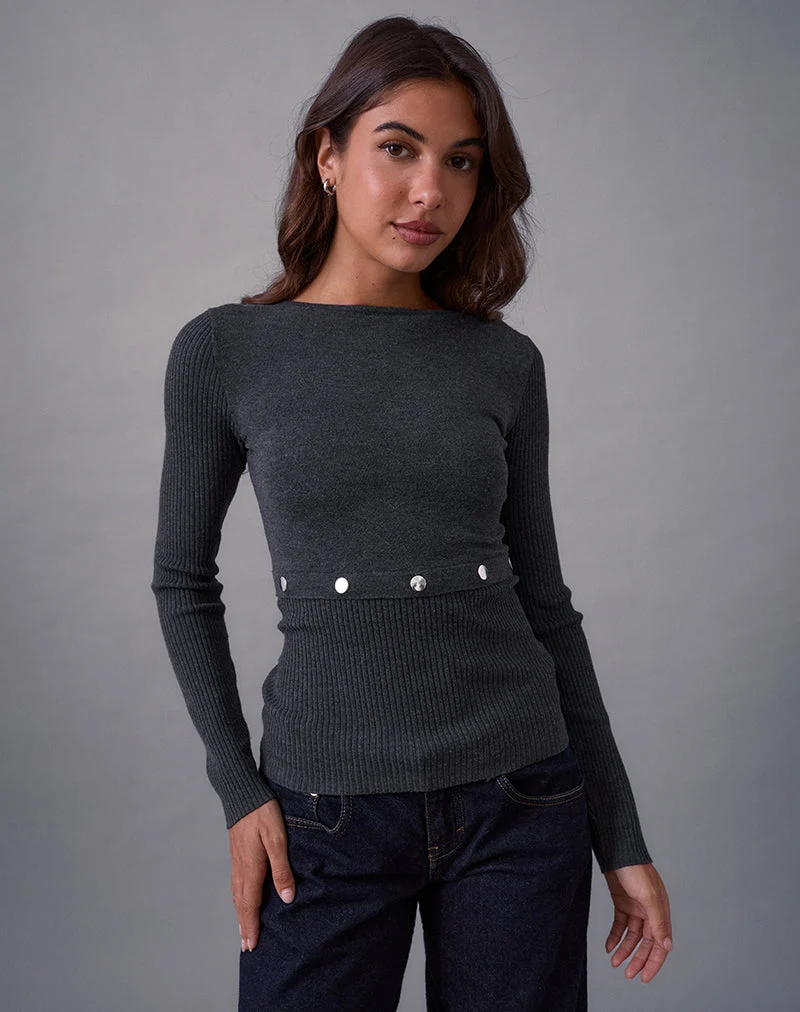 Josa Long Sleeve Knit Top in Dark Charcoal with Studs (Top à manches longues en tricot anthracite foncé avec clous)