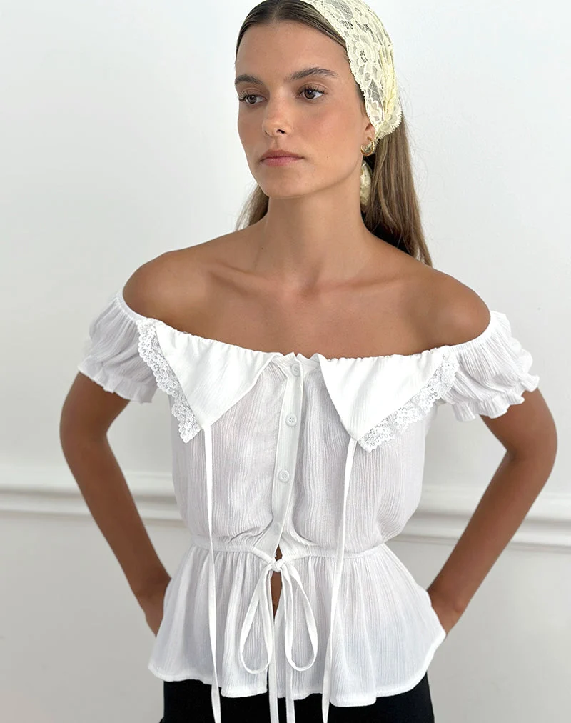 Haut à nouer à la taille « Wujala Bardot » en rayonne, blanc