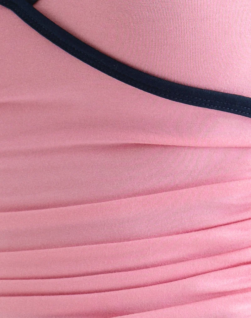 Laird Wrap Top in Ballet Pink with Navy Binding (Top enveloppant Laird en rose ballet et reliure marine)
