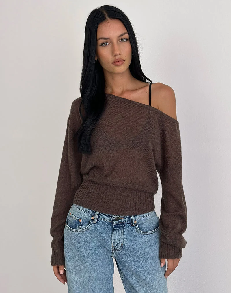 Pull asymétrique Suena en maille chocolat foncé