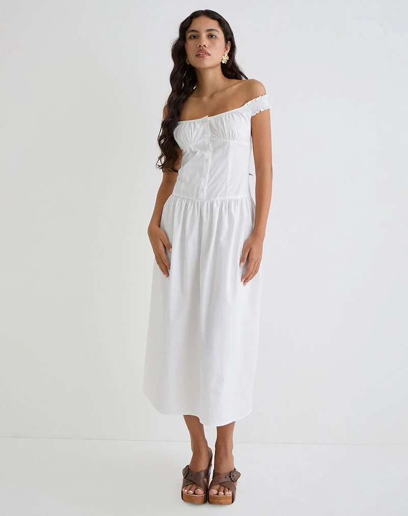 Tamashi Off the Shoulder Maxi Dress in White (Robe longue à épaules dénudées en blanc)