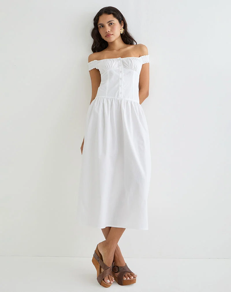 Tamashi Off the Shoulder Maxi Dress in White (Robe longue à épaules dénudées en blanc)