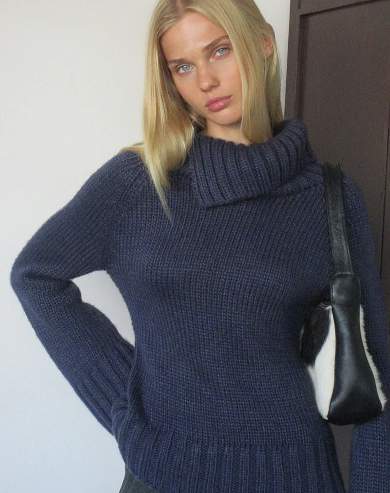 Pull à col roulé Dajah en tricot bleu marine