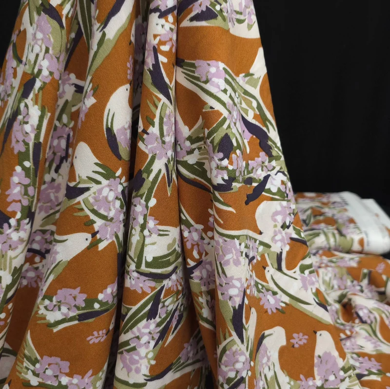 Tissu viscose imprimé oiseaux | Marron et vert | 144 cm | Fin de rouleau
