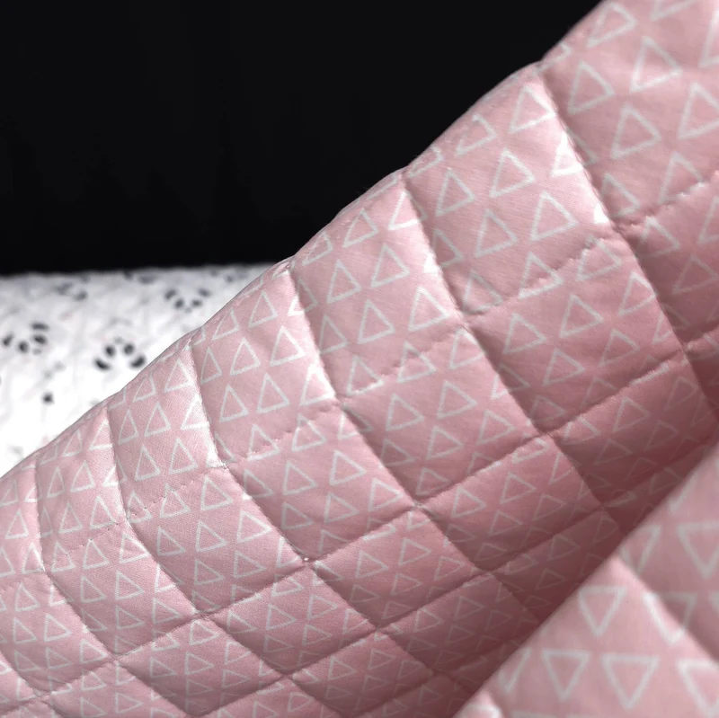 Coton matelassé réversible | Panda & Triangles blush | Rose doux
