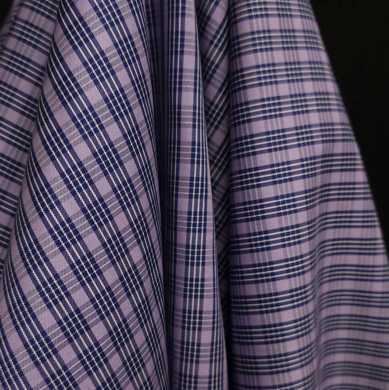 Tissu en coton tissé teint pour chemise, fabriqué en Italie | Carreaux lavande et marine
