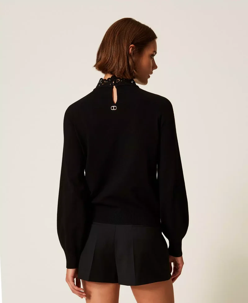 Ensemble pull et jupe midi avec dentelle